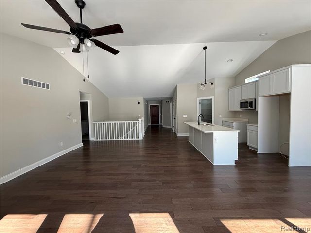 301 Canyon Creek Court 28, Howell, MI 48843