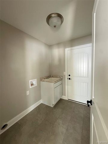 301 Canyon Creek Court 28, Howell, MI 48843