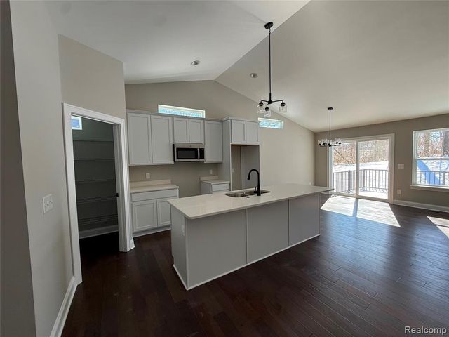 301 Canyon Creek Court 28, Howell, MI 48843