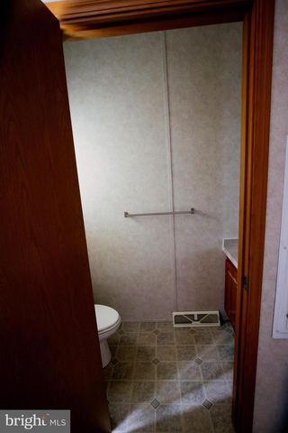 2437 LEBANON RD, Manheim, PA 17545