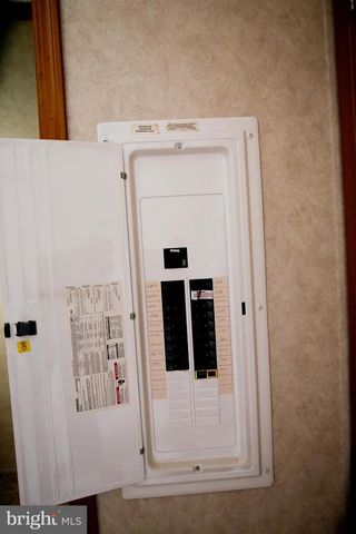 2437 LEBANON RD, Manheim, PA 17545