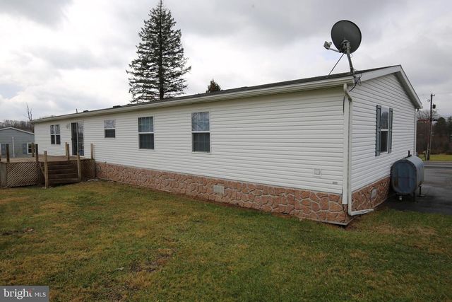 2437 LEBANON RD, Manheim, PA 17545