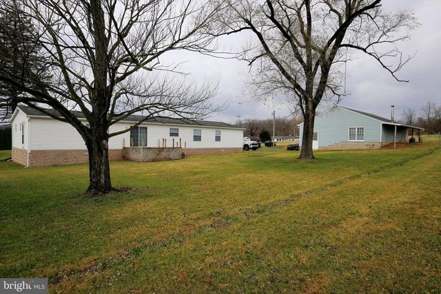 2437 LEBANON RD, Manheim, PA 17545