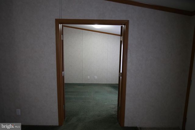 2437 LEBANON RD, Manheim, PA 17545