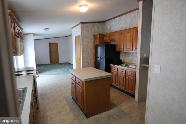 2437 LEBANON RD, Manheim, PA 17545