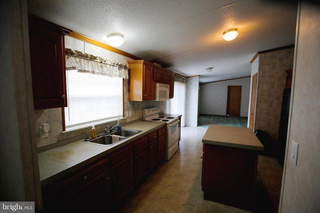 2437 LEBANON RD, Manheim, PA 17545