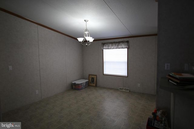 2437 LEBANON RD, Manheim, PA 17545