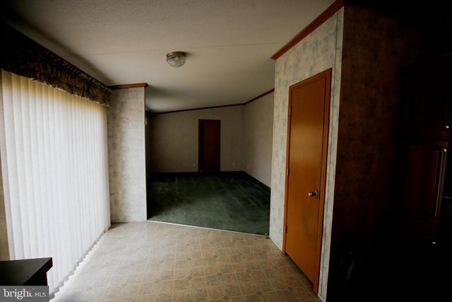 2437 LEBANON RD, Manheim, PA 17545