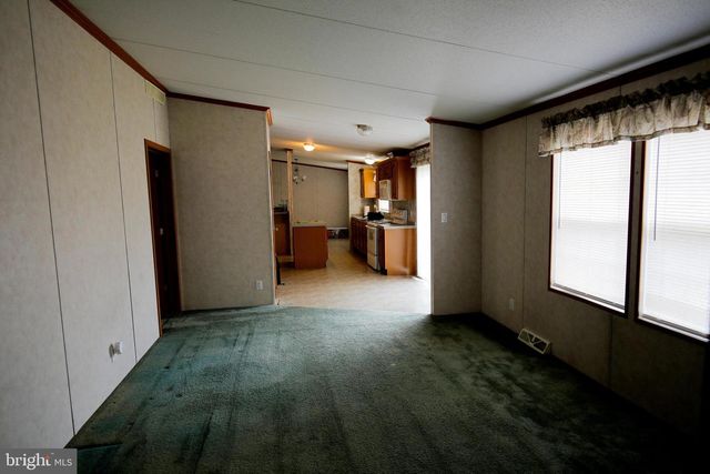 2437 LEBANON RD, Manheim, PA 17545