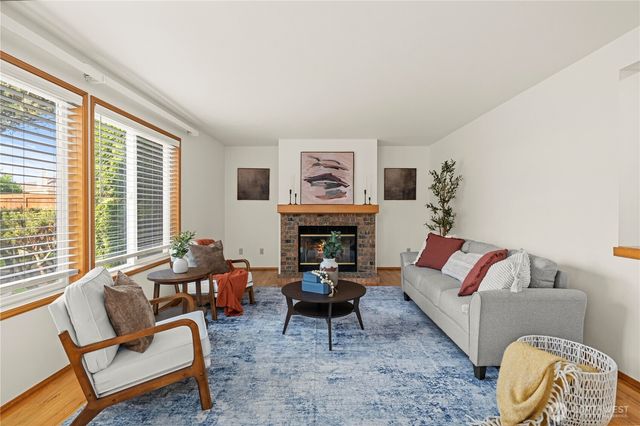 826 SW 347th Court, Federal Way, WA 98023