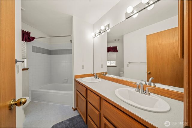 826 SW 347th Court, Federal Way, WA 98023