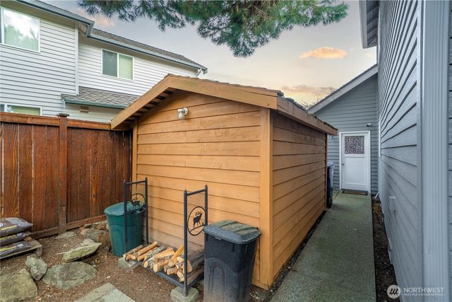 826 SW 347th Court, Federal Way, WA 98023
