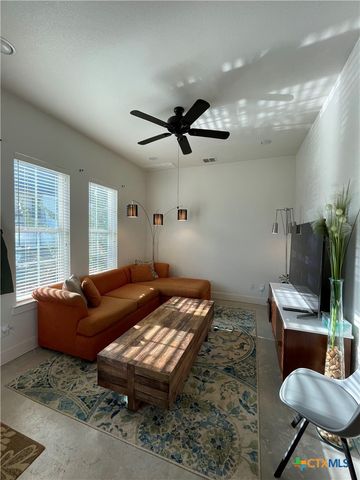 1158 Hauptstrasse, New Braunfels, TX 78130