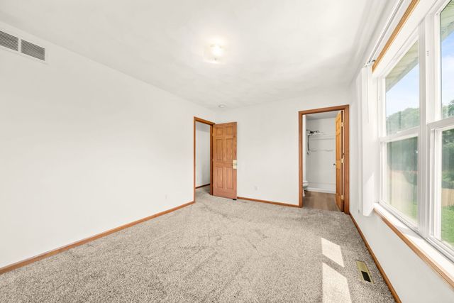 5480 Bastian Boulevard, South Beloit, IL 61080