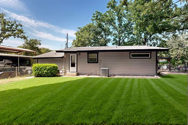 2895 Honey Bee Lane, Wills Point, TX 75169