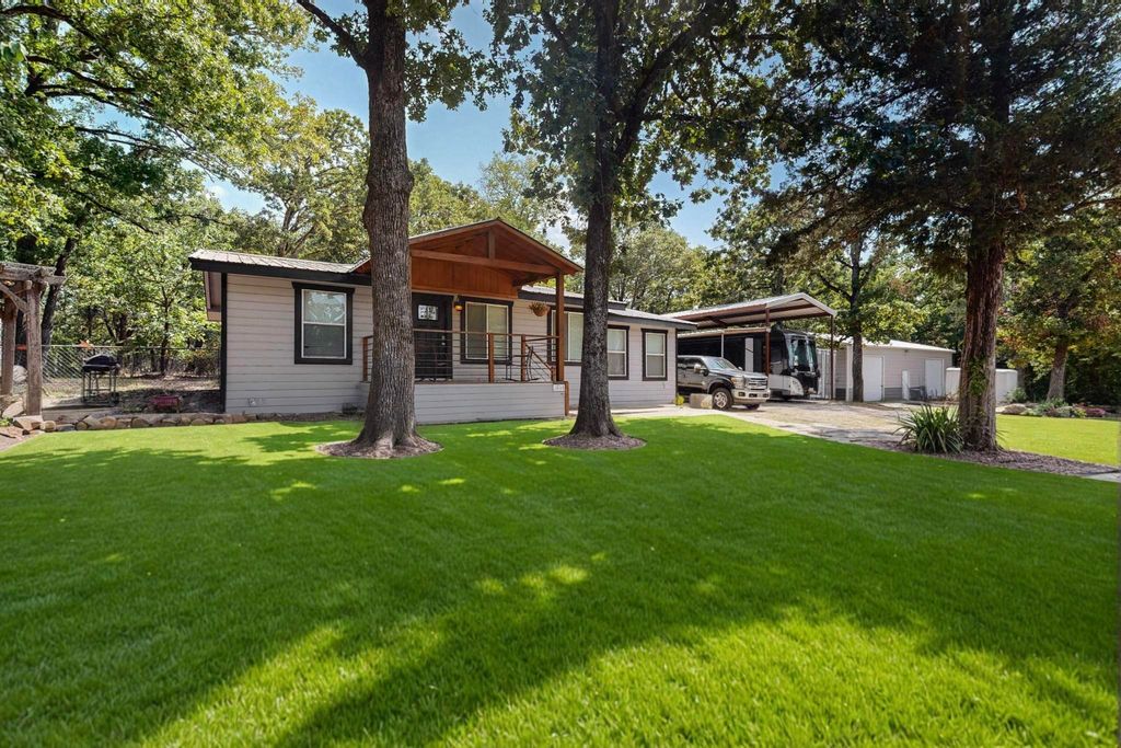 2895 Honey Bee Lane, Wills Point, TX 75169