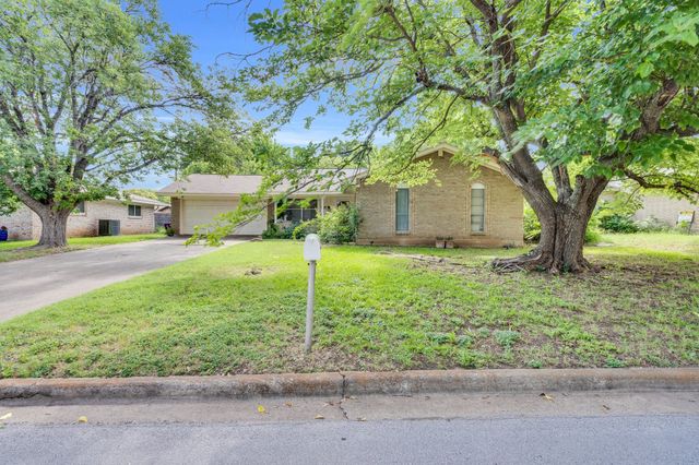 1502 Yucca Street, Midlothian, TX 76065
