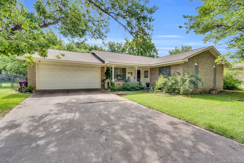 1502 Yucca Street, Midlothian, TX 76065