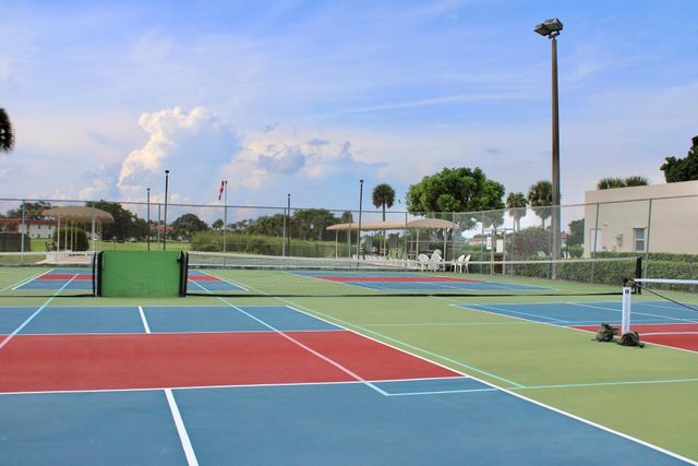 16 Vista Palm Lane 105, Vero Beach, FL 32962