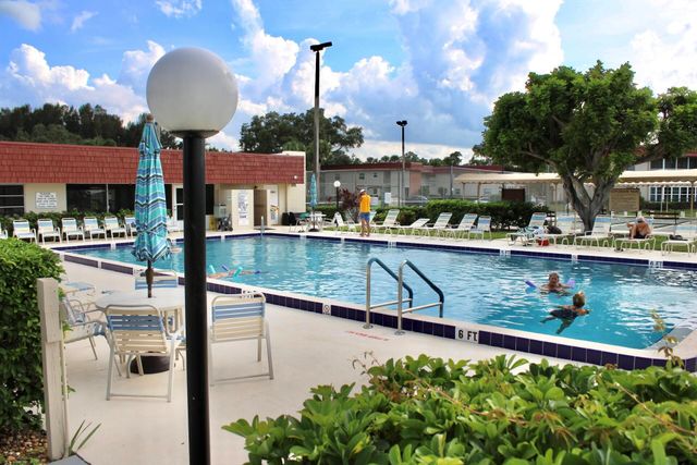 16 Vista Palm Lane 105, Vero Beach, FL 32962