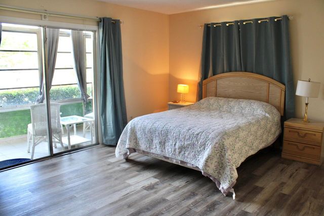 16 Vista Palm Lane 105, Vero Beach, FL 32962