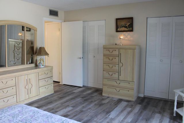 16 Vista Palm Lane 105, Vero Beach, FL 32962