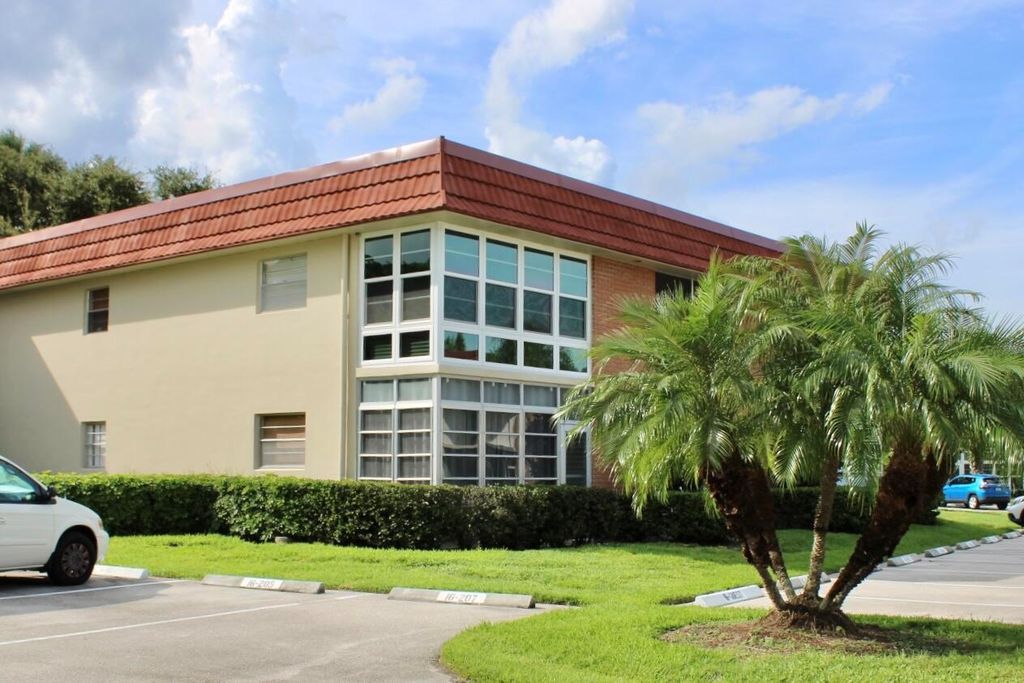 16 Vista Palm Lane 105, Vero Beach, FL 32962