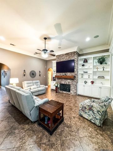 17736 Lake Vista Dr, Greenwell Springs, LA 70739