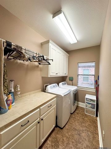 17736 Lake Vista Dr, Greenwell Springs, LA 70739