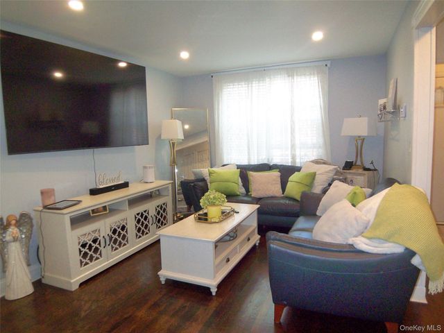 4382 Byron Avenue, Bronx, NY 10466