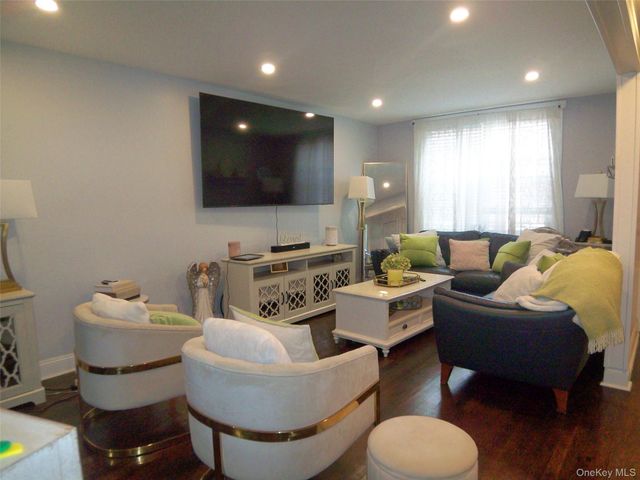 4382 Byron Avenue, Bronx, NY 10466