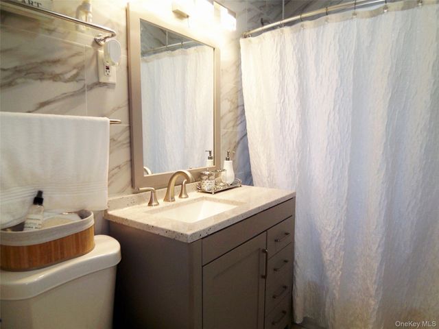 4382 Byron Avenue, Bronx, NY 10466