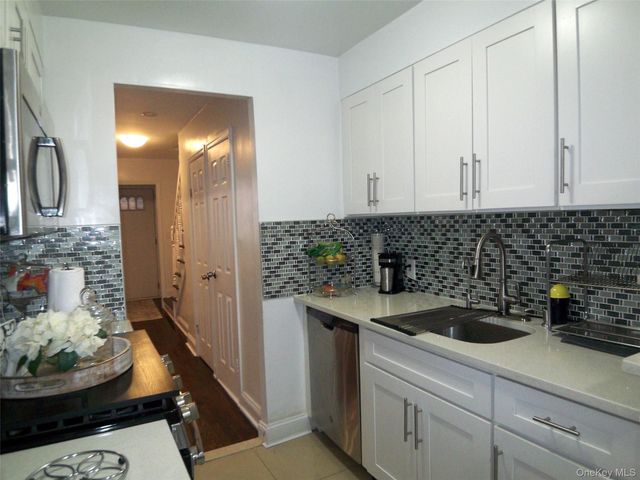 4382 Byron Avenue, Bronx, NY 10466