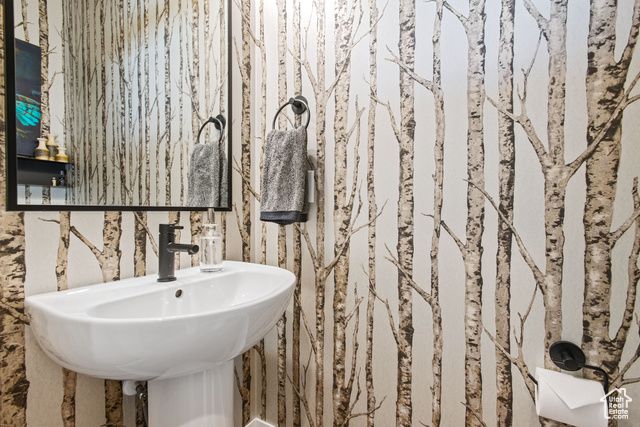 10924 S PADDLE BOARD WAY, South Jordan, UT 84009