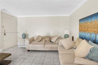 496 NW 165th St Rd D-616, Miami, FL 33169