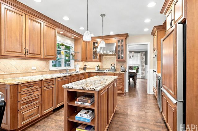 4000 Picardy Drive, Northbrook, IL 60062