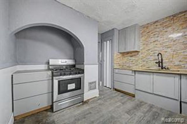 9275 Appoline Street, Detroit, MI 48228