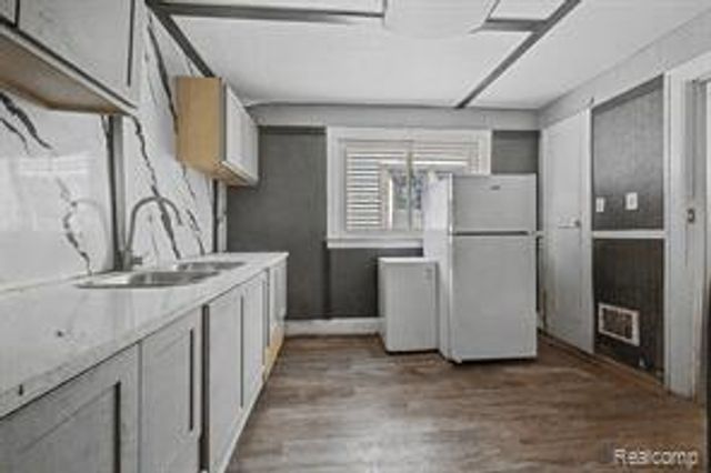 9275 Appoline Street, Detroit, MI 48228