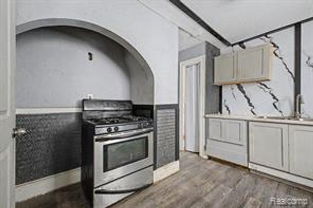 9275 Appoline Street, Detroit, MI 48228