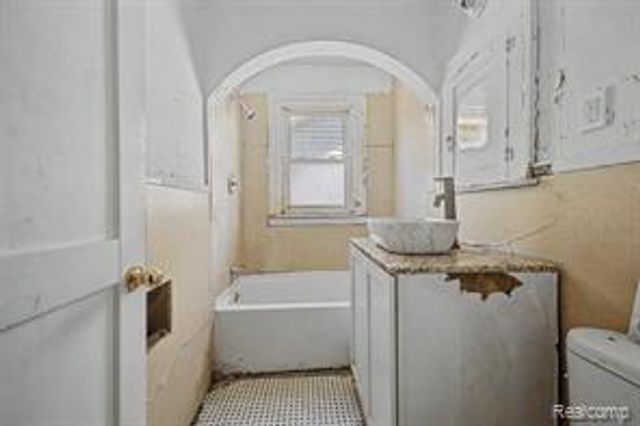 9275 Appoline Street, Detroit, MI 48228
