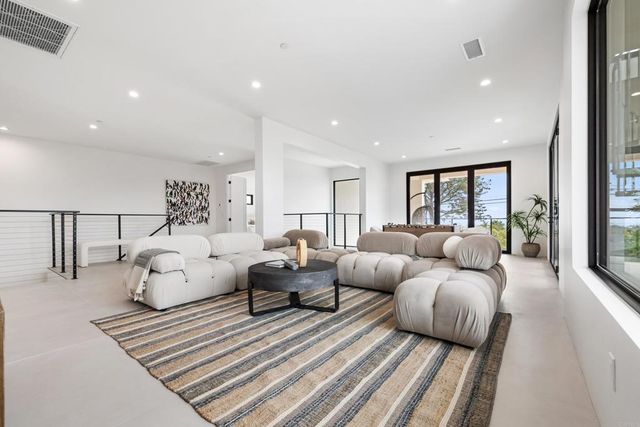 3794 Highland Drive, Carlsbad, CA 92008