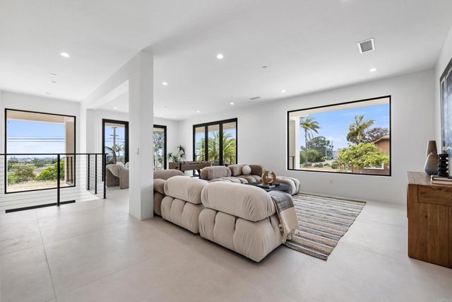 3794 Highland Drive, Carlsbad, CA 92008