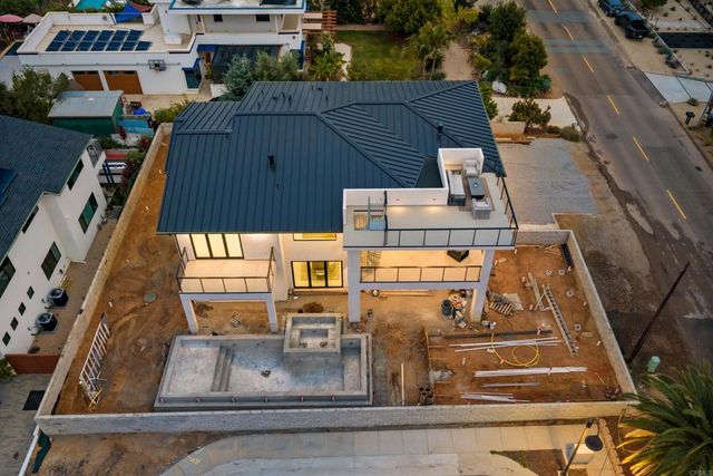 3794 Highland Drive, Carlsbad, CA 92008