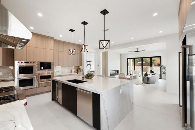 3794 Highland Drive, Carlsbad, CA 92008