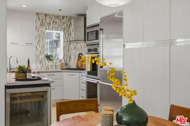 11838 Kiowa Avenue 101, Los Angeles, CA 90049