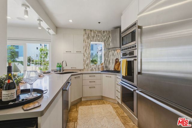 11838 Kiowa Avenue 101, Los Angeles, CA 90049