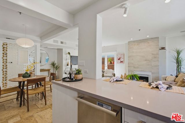 11838 Kiowa Avenue 101, Los Angeles, CA 90049