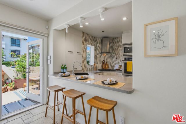11838 Kiowa Avenue 101, Los Angeles, CA 90049