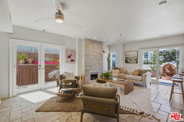 11838 Kiowa Avenue 101, Los Angeles, CA 90049