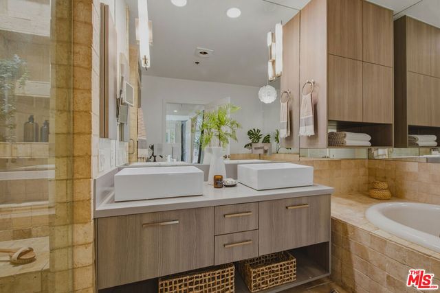 11838 Kiowa Avenue 101, Los Angeles, CA 90049